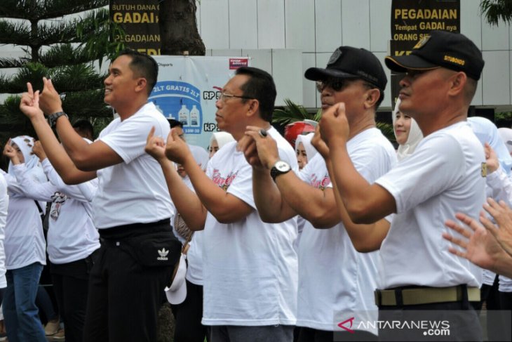 Polres Situbondo kampanyekan hidup sehat lewat gerakan tik tok cuci tangan