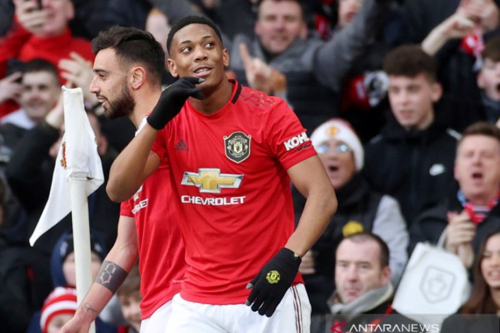 Trigol Anthony Martial memperbesar peluang MU tembus empat besar