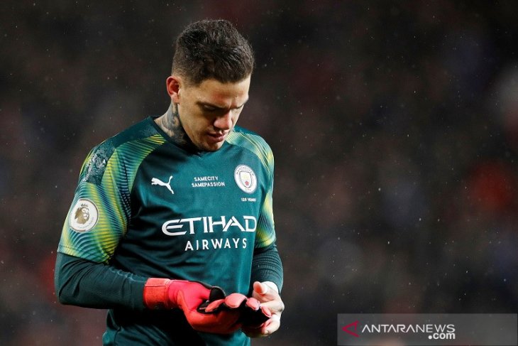 Kiper Manchester City, Ederson Moraes merebut Sarung Tangan Emas Liga Premier