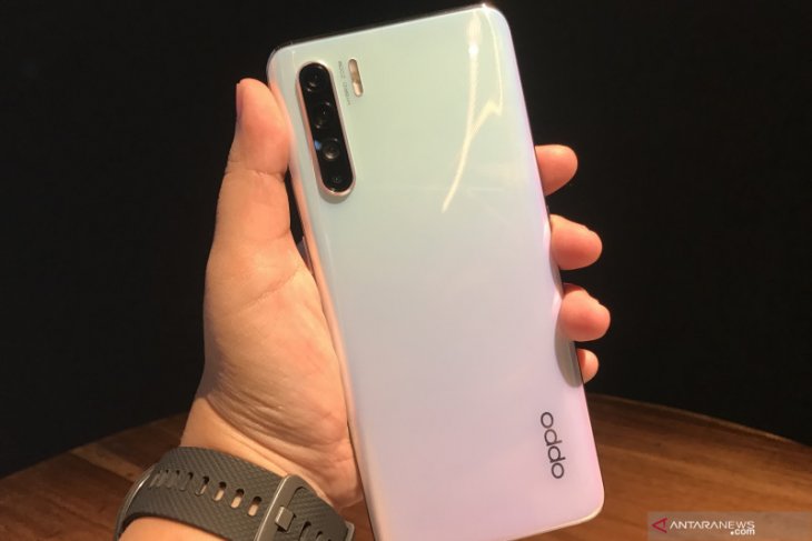 OPPO Reno3 dengan empat kamera di belakang resmi meluncur di Indonesia