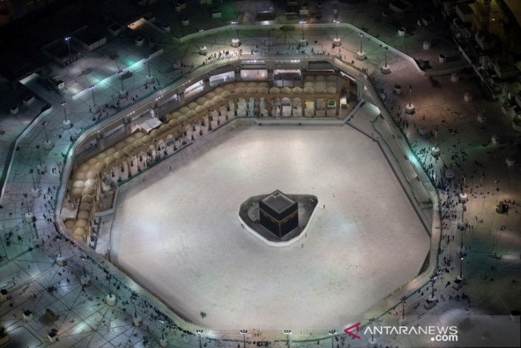 Pemerintah Arab Saudi hentikan shalat berjamaah di masjid akibat virus corona