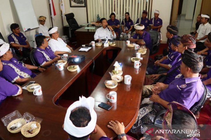 Pekerja pariwisata Bali diminta terus tenang hadapi dampak COVID-19