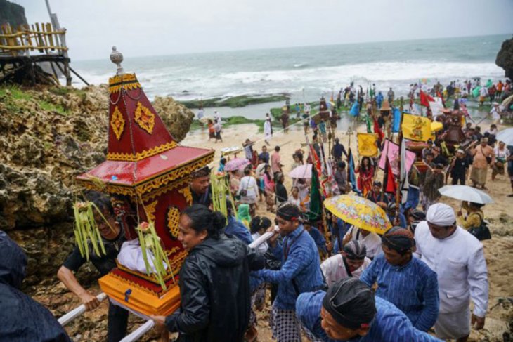 Umat Hindu di Gunung Kidul gelar upacara Melasti