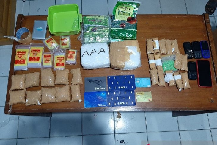 Jambi BNN arrests four, confiscates 4.9-kg meth, 1,400 ecstasy pills