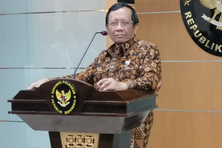 Mahfud MD tegaskan jadwal pilkada tak berubah