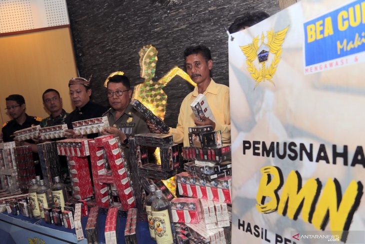 Pemusnahan barang bukti rokok ilegal