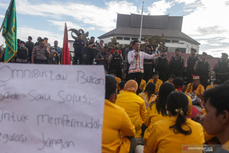 Tepat, Langkah DPR RI Meneruskan Pembahasan RUU Omnibuslaw