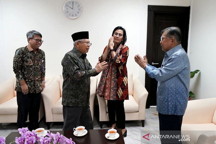 Ternyata begini 'salam corona' yang dipraktikkan Ma'ruf Amin
