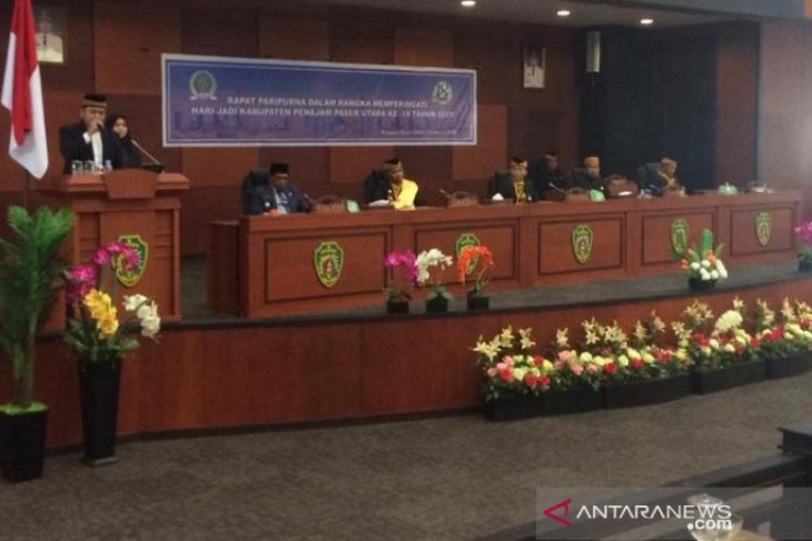 Qori Internasional mengaji Pada Paripurna HUT Penajam