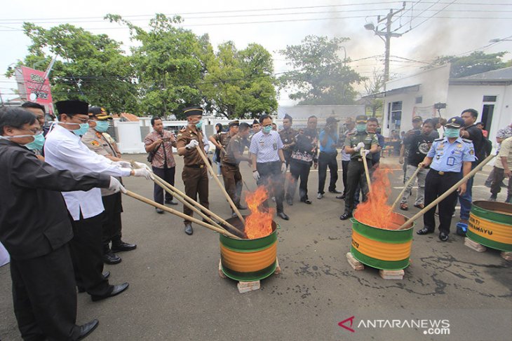 Pemusnahan barang bukti kejahatan 