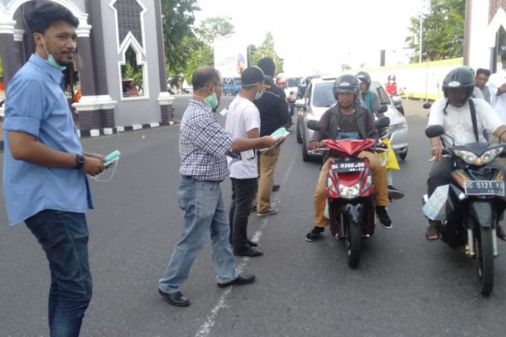 wartawan di Malut - PT. Harita Nickel bagikan masker gratis antisipasi corona