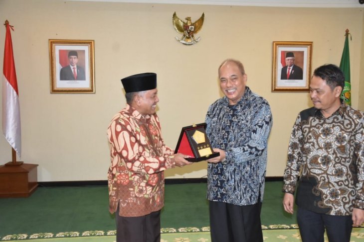 Pemko Tebing Tinggi serahkan aset Akbid untuk UINSU