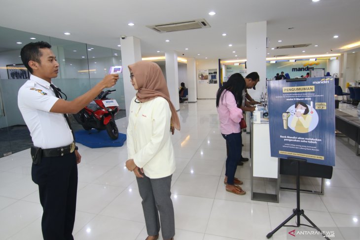 Antisipasi COVID-19 nasabah bank mandiri