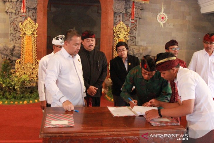 Kejari - perbekel se-Gianyar tanda tangani