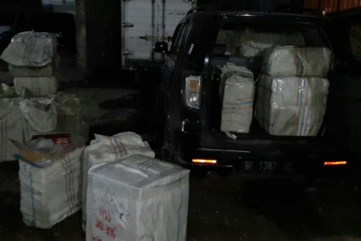 Bea Cukai Sumut amankan 56 bal pakaian impor ilegal