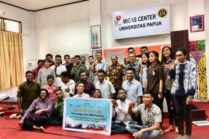 PWI-SKK Migas bekali teknis penulisan jurnalistik mahasiswa Unipa