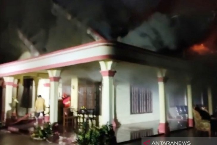 Rumah mantan anggota DPRA Zuriat Suparjo di Aceh Barat terbakar