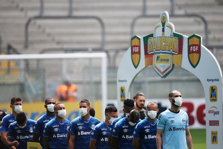 Skuat Gremio pakai masker, protes liga digelar di tengah pandemi