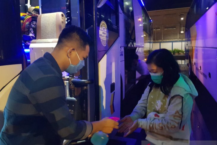 Kalbar hentikan sementara trayek bus ke luar negeri