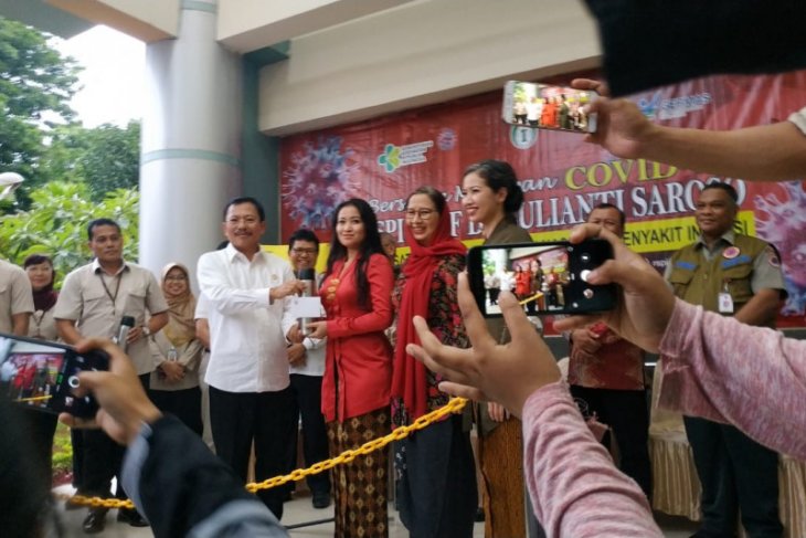 Pasien sembuh corona ingatkan pentingnya minum air putih
