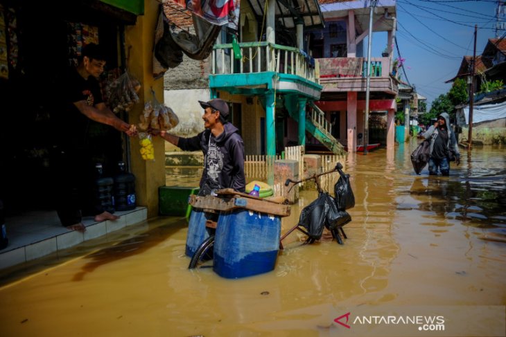 Banjir dengan ketinggian air hingga 250 cm rendam ribuan rumah di Baleendah Bandung