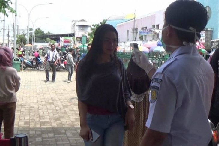 PT KAI sosialisasikan kebersihan lingkungan stasiun cegah penyebaran corona