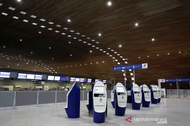 Prancis kerahkan 100 ribu polisi terapkan