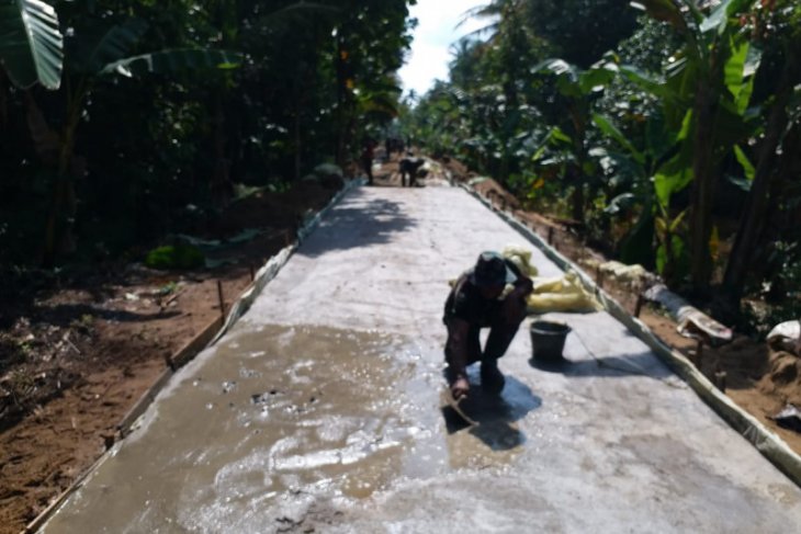 Kodim 1207/BS Pontianak bangun 1.200 meter jalan di TMMD ke-107