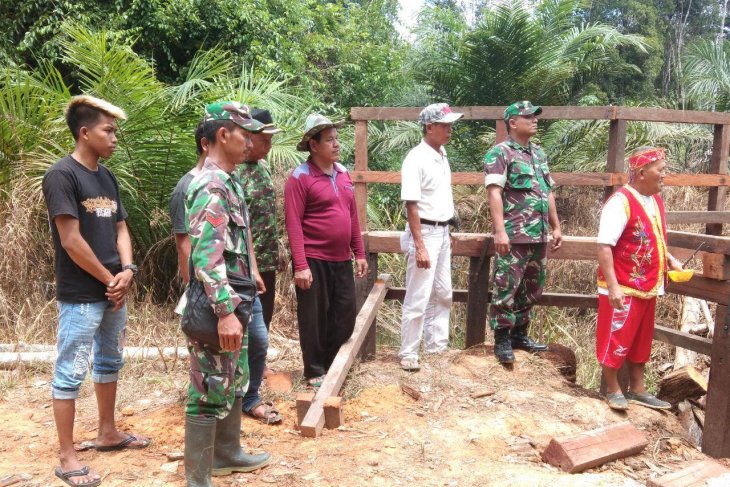 TMMD Regtas Kodim 1204 Sanggau peduli kearifan lokal