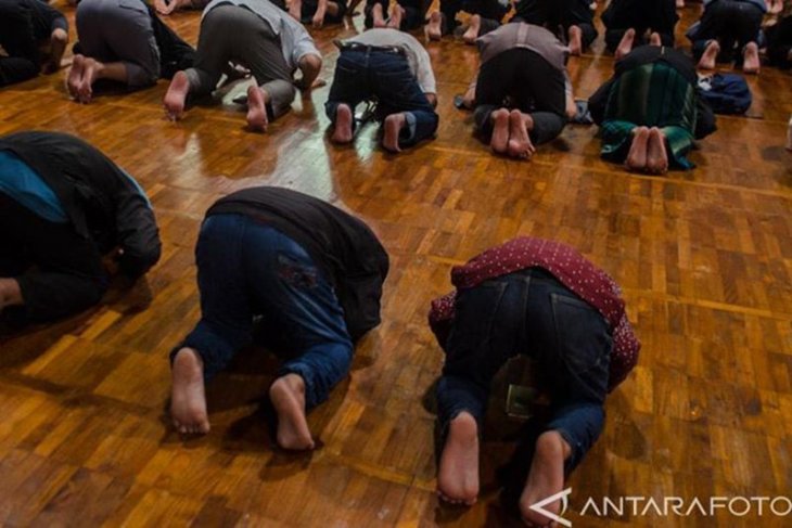 Depok perpanjang penerapan larangan kegiatan keagamaan berjamaah