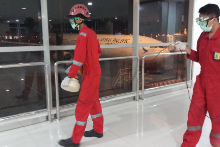 Fasilitas Bandara Juanda disemprot disinfektan setiap hari (Video)