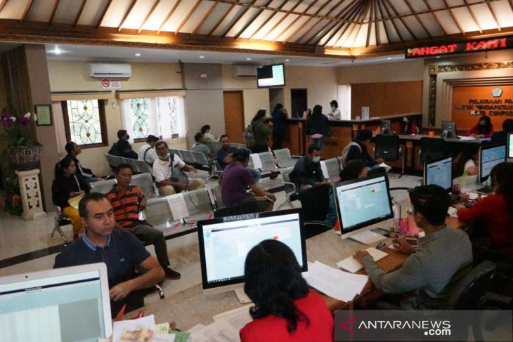 Pemkot Denpasar atur tempat duduk ruang publik cegah COVID-19