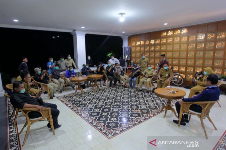 Bogor city govt registers journalists attending Bima Arya's briefing