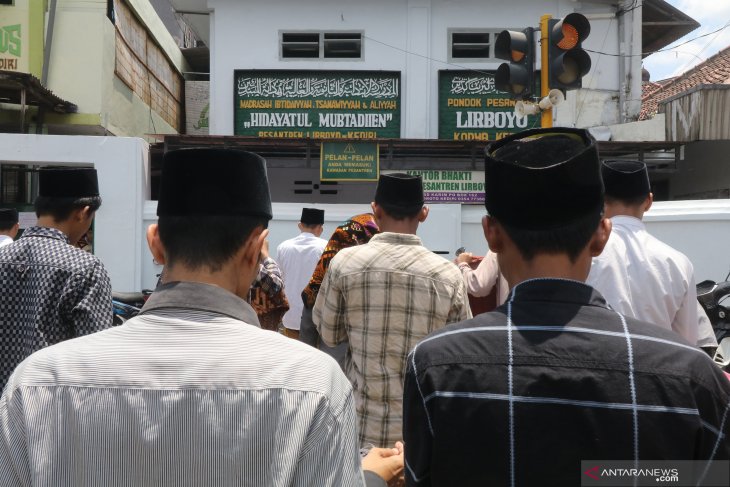 Shalat Jumat  di ponpes Lirboyo