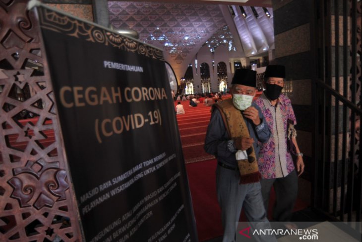 Padang KLB corona, terapkan pembatasan jarak fisik hingga tiadakan shalat Jumat