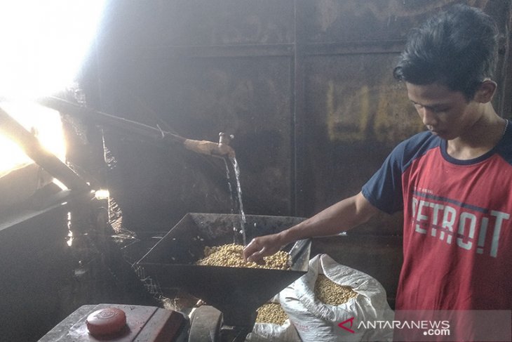 Produksi pengrajin tahu kian merosot