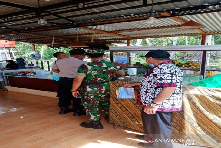 Koramil 01 dan Polsek Batang Toru sebarkan imbauan antisipasi COVID-19