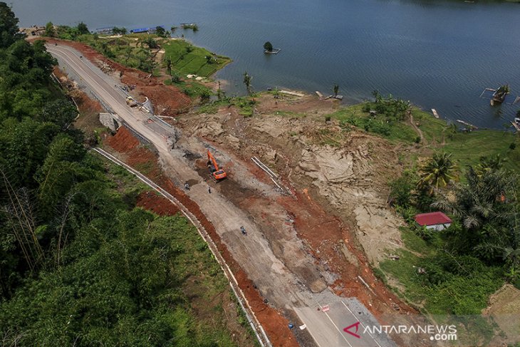 Jalan amblas di Sumedang 