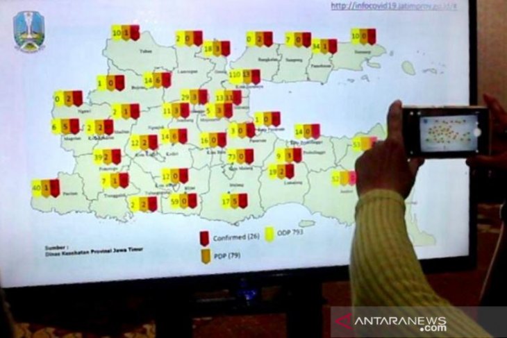Gubernur Jatim Khofifah Indar Parawansa umumkan Sidoarjo dan Magetan daerah terjangkit COVID-19