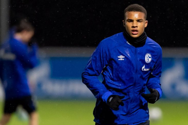 Liverpool siapkan strategi rekrut bek belia dari Schalke