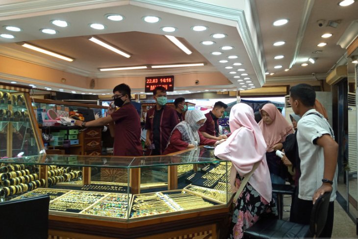Melonjak drastis, harga emas hari ini Rp919.000 per gram
