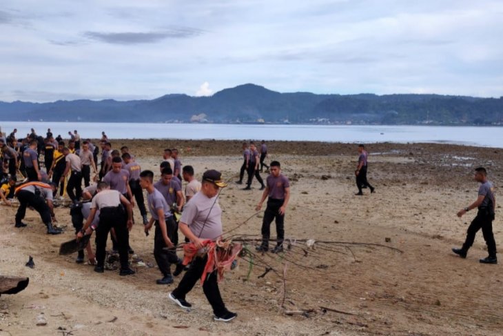 Kapolda Polri jadi inisiator cegah Corona di Maluku