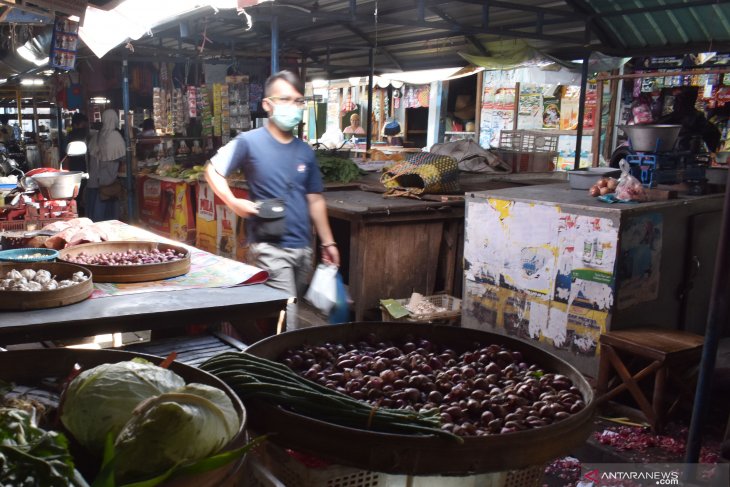 Pasar di Madiun sepi pengunjung