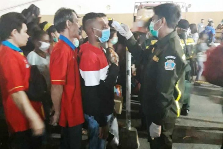 Cegah corona, polisi perketat pemeriksaan penumpang di pelabuhan laut Jayapura