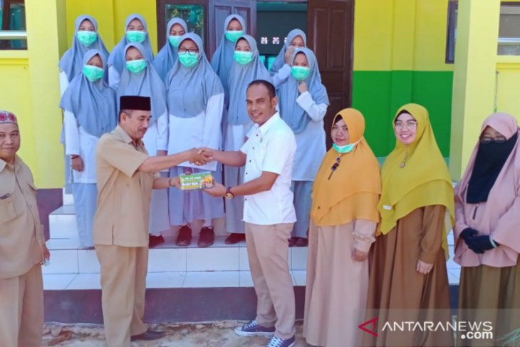 Tanggap darurat corona, DPRD gencar bagikan masker