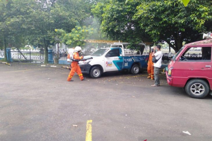 Cegah Virus Corona, PLN Kalbar lakukan penyemprotan disinfektan di lingkungan kantor
