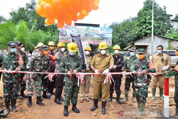 Bupati Citra targetkan Sukadana - Pontianak cukup 7 jam pada Agustus