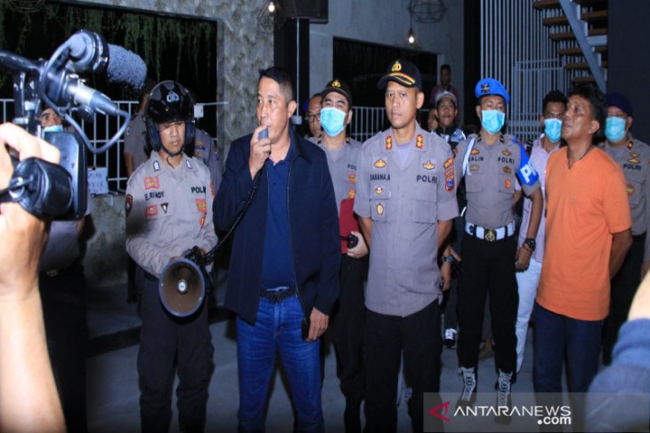 Polresta Banjarmasin membubarkan tongkrongan di tempat keramaian