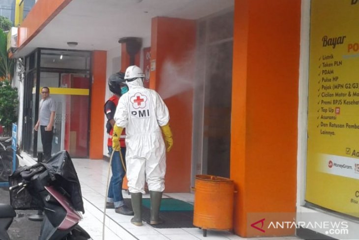Penyemprotan disinfektan difokus di pusat perekonomian Sukabumi