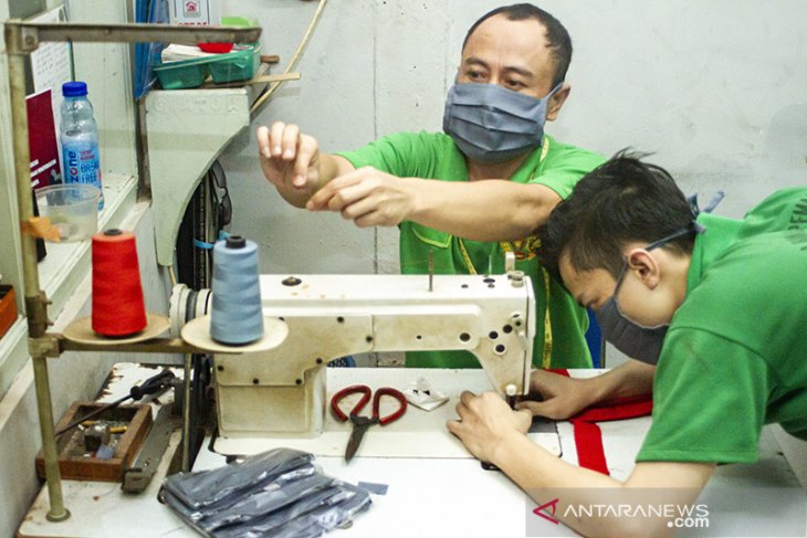 Produksi masker di lapas Purwakarta 